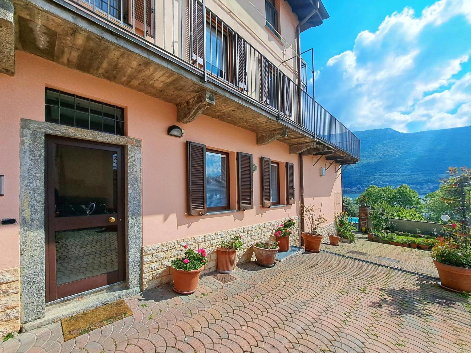 Le Rose Sul Lago Pescate Kültér fotó